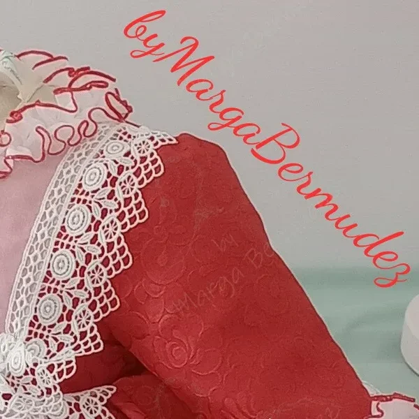 Vestido de niña "Niebla": Un toque de elegancia en la moda infantil