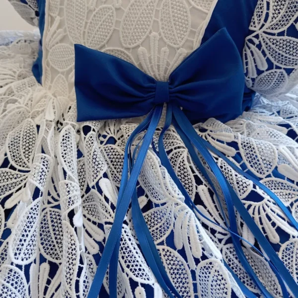 Jesusito de niña azul royal GRACE con encaje blanco